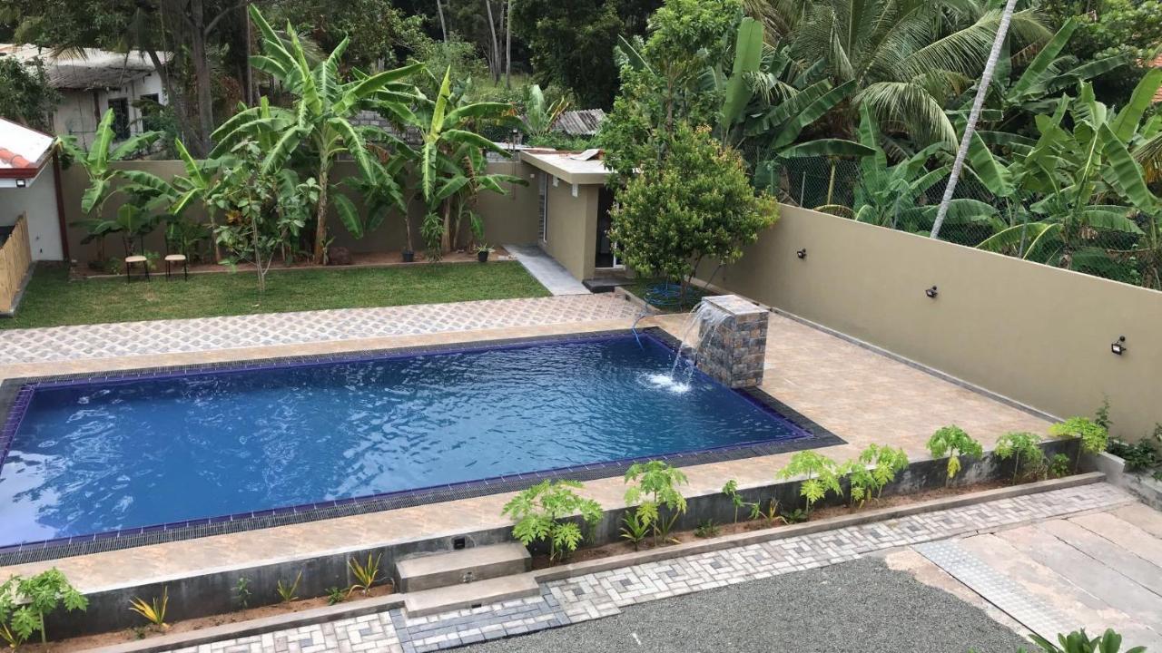 Royal Waves Negombo Exterior photo